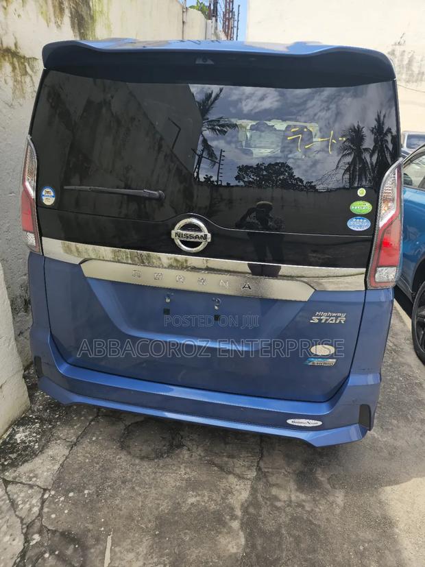 Nissan Serena 2018 Blue
