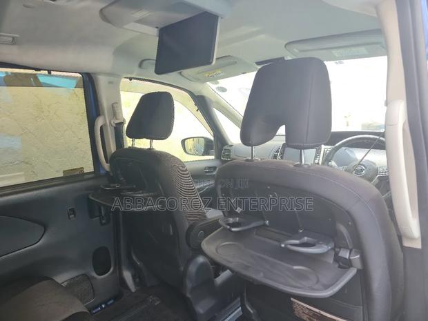 Nissan Serena 2018 Blue