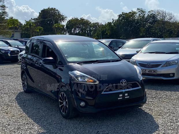 Toyota Sienta 2018 Black