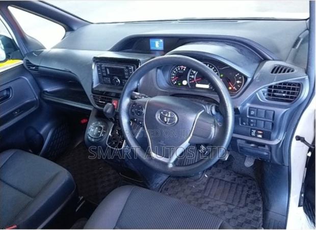 Toyota Noah 2018 White