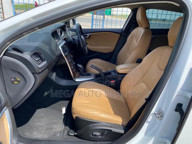 Volvo V40 2018 White