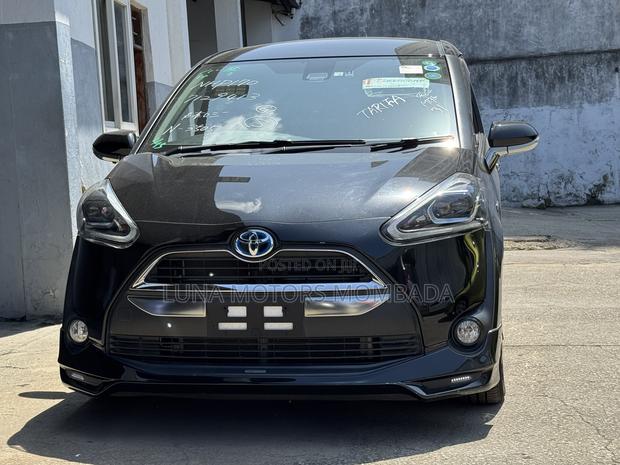 Toyota Sienta 2019 Brown