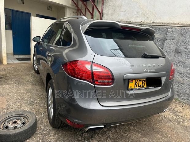 Porsche Cayenne 4dr SUV AWD (3.6L 6cyl 6M) 2014 Gray