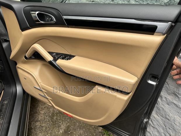 Porsche Cayenne 4dr SUV AWD (3.6L 6cyl 6M) 2014 Gray