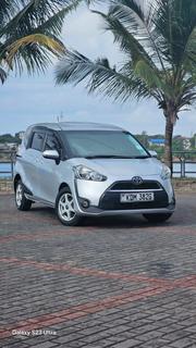 Toyota Sienta 2016 Silver for sale