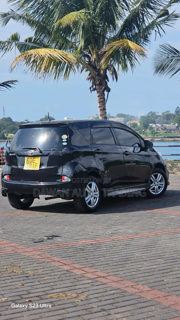 Toyota Ractis 2014 Black