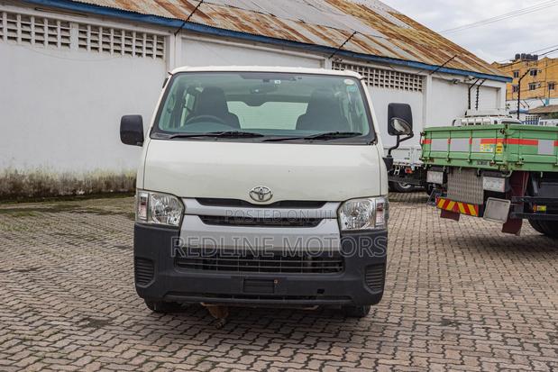 Toyota HiAce 2018 White