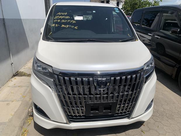Toyota Esquire 2.0 AWD (7 seater) 2018 White