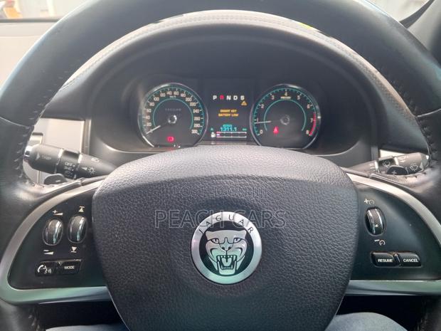 Jaguar XF 2.0L 2013 White