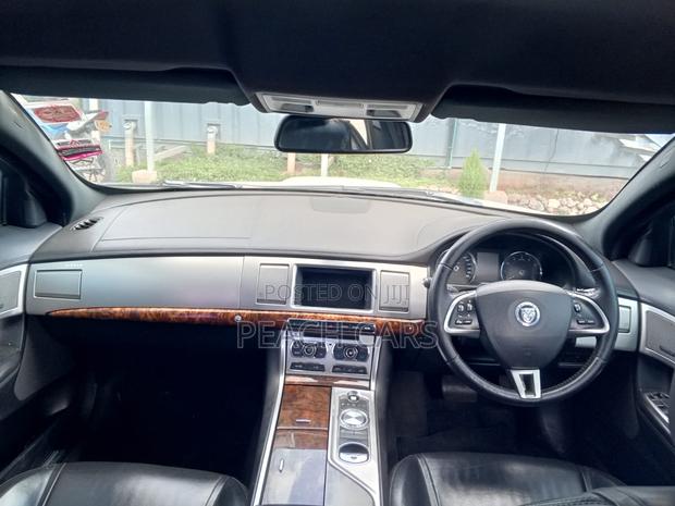 Jaguar XF 2.0L 2013 White