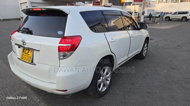 Toyota Vanguard 2013 White