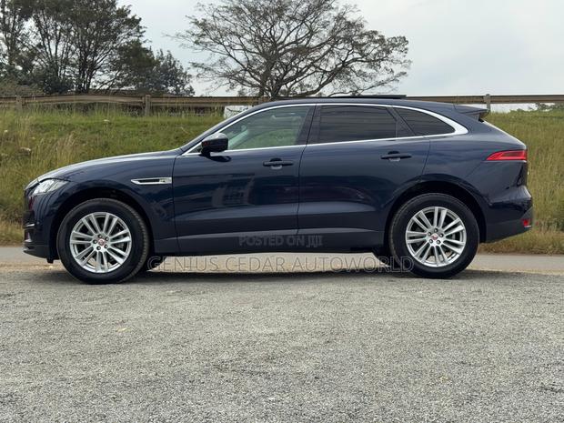 Jaguar F-Pace 2018 Blue