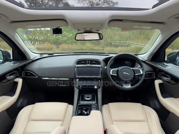 Jaguar F-Pace 2018 Blue