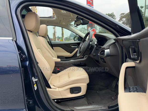 Jaguar F-Pace 2018 Blue