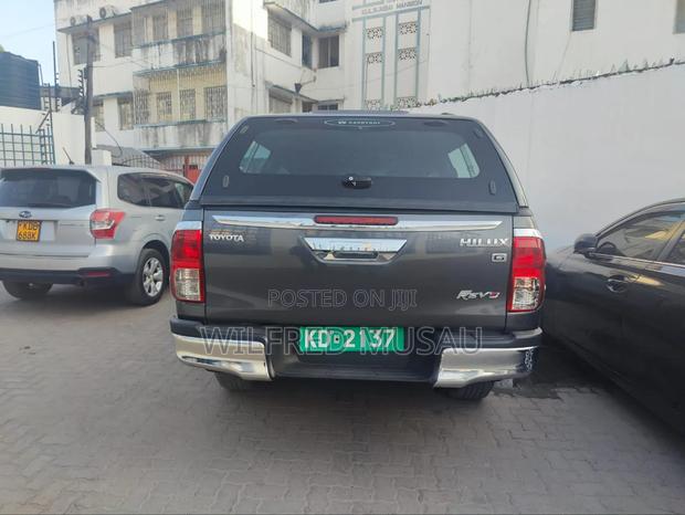 Toyota Hilux 2019 Black
