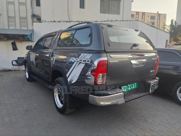 Toyota Hilux 2019 Black