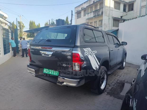 Toyota Hilux 2019 Black