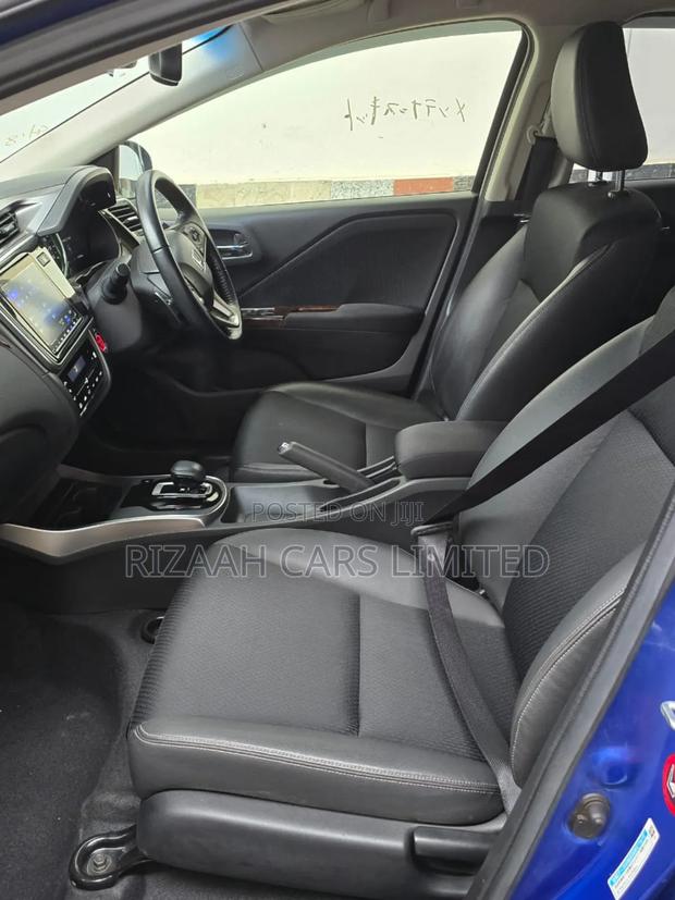 Honda Grace 2018 Blue