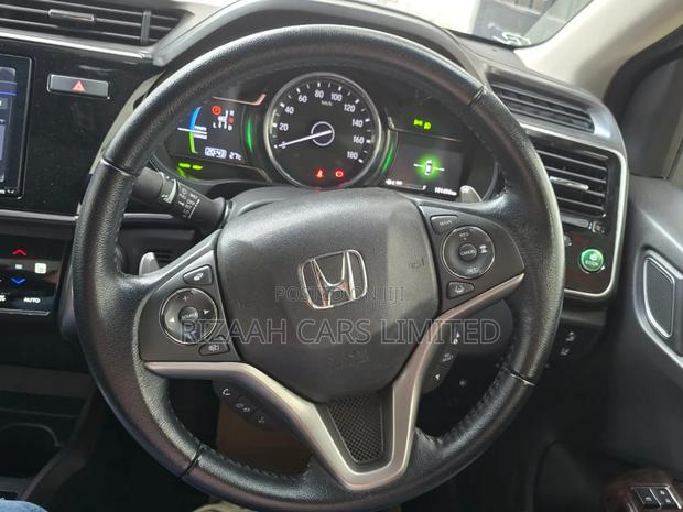 Honda Grace 2018 Blue