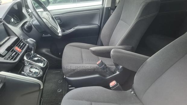 Toyota Noah 2.0 FWD (7 Seater) 2017 Silver