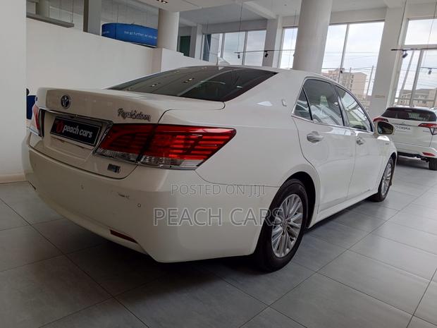 Toyota Crown 2016 White