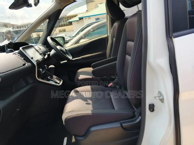 Nissan Serena 2018 White