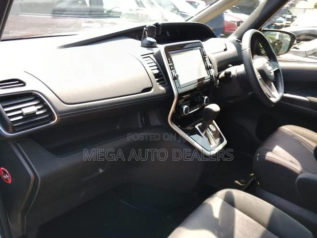 Nissan Serena 2018 White