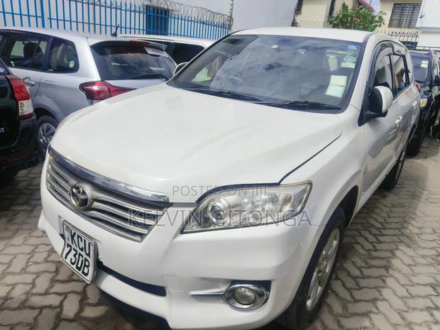 Toyota Vanguard 2012 White