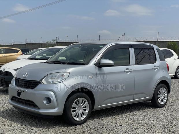 Toyota Passo 1.0 FWD 2018 Silver