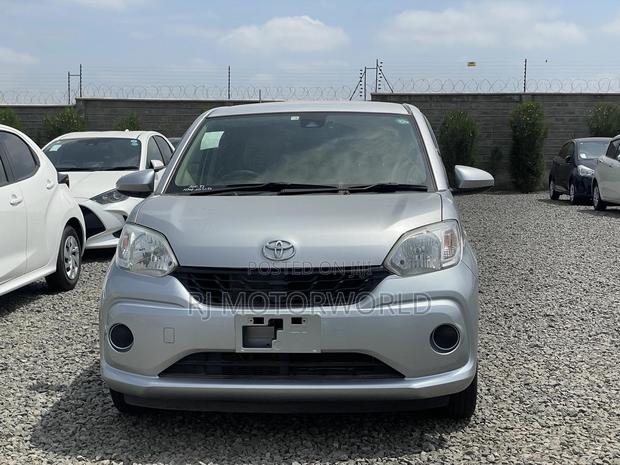 Toyota Passo 1.0 FWD 2018 Silver