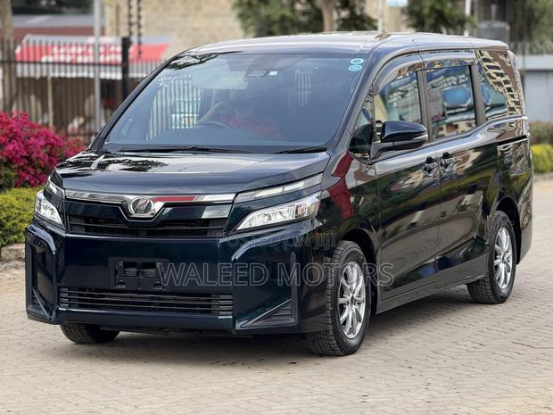Toyota Voxy 2018 Blue