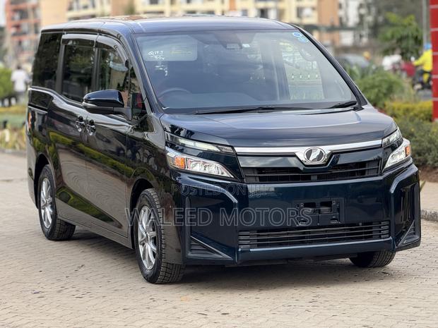 Toyota Voxy 2018 Blue
