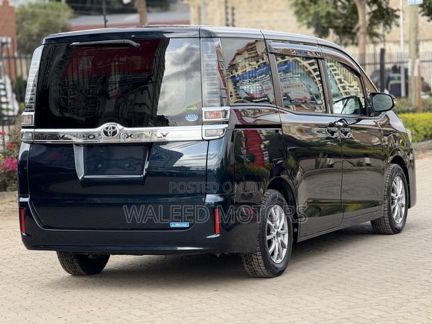 Toyota Voxy 2018 Blue