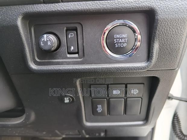 Toyota Land Cruiser Prado 2018 White