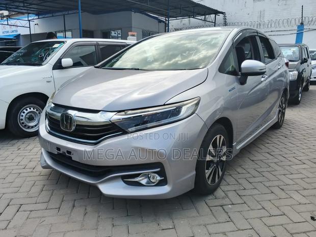 Honda Fit Shuttle 2018 Silver