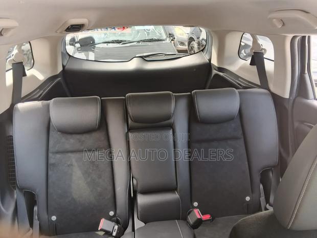 Honda Fit Shuttle 2018 Silver