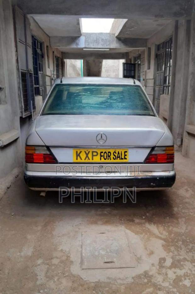 Mercedes-Benz W124 1990 Silver