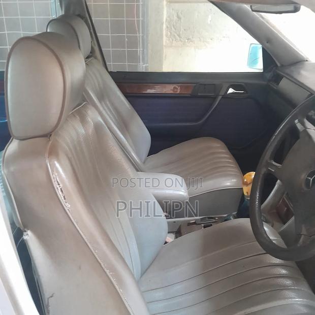 Mercedes-Benz W124 1990 Silver