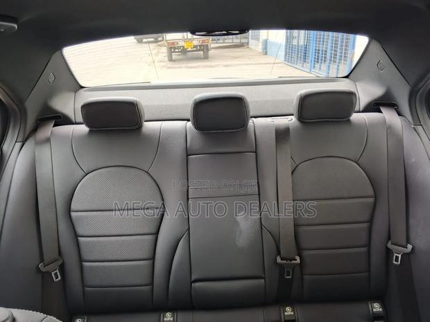 Mercedes-Benz C180 2018 Blue