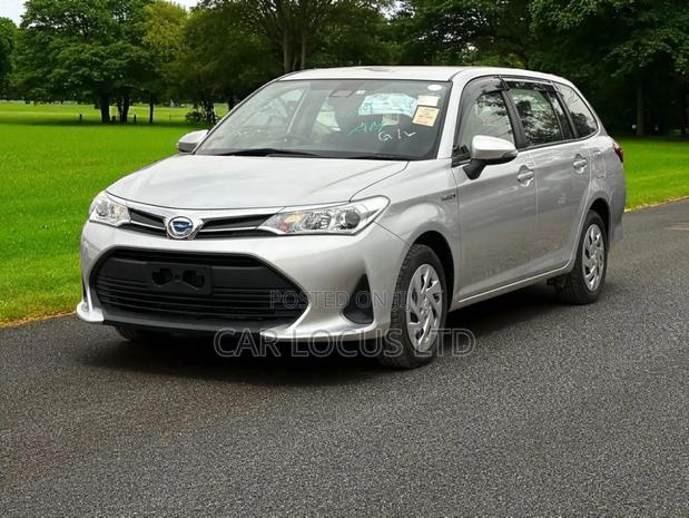 Toyota Corolla Fielder 2018 Silver