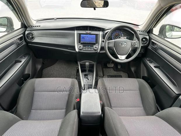 Toyota Corolla Fielder 2018 Silver