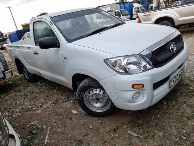 Toyota Hilux 2010 White