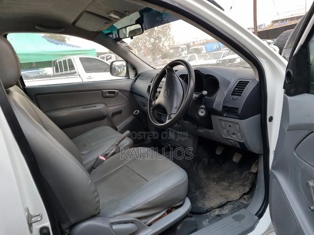 Toyota Hilux 2010 White