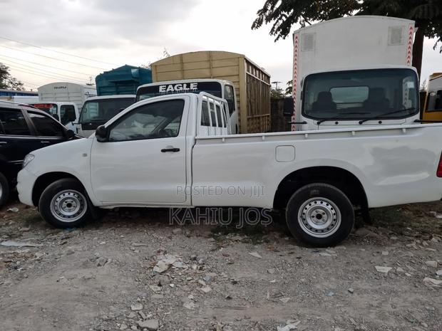 Toyota Hilux 2010 White