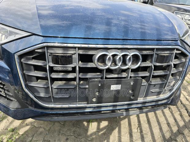 Audi Q8 2021 Blue