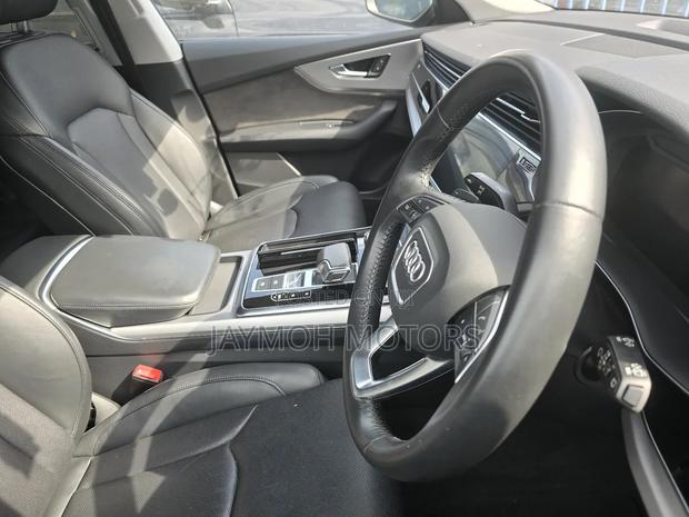 Audi Q8 2021 Blue