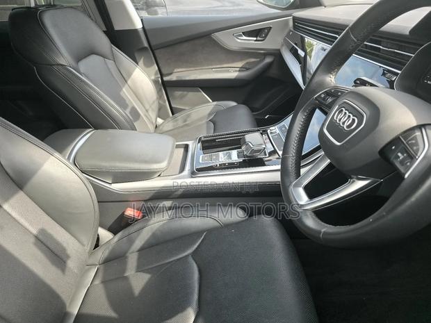 Audi Q8 2021 Blue