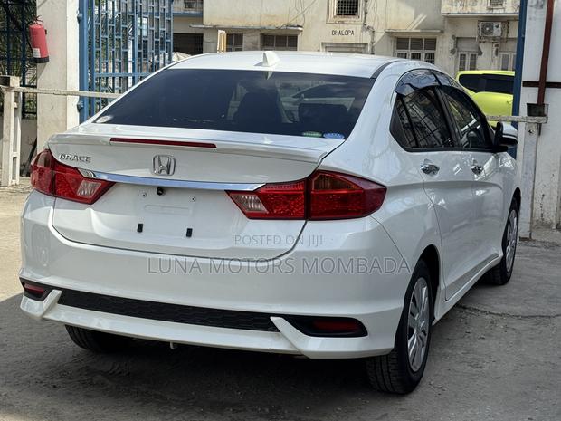 Honda Grace 2019 White