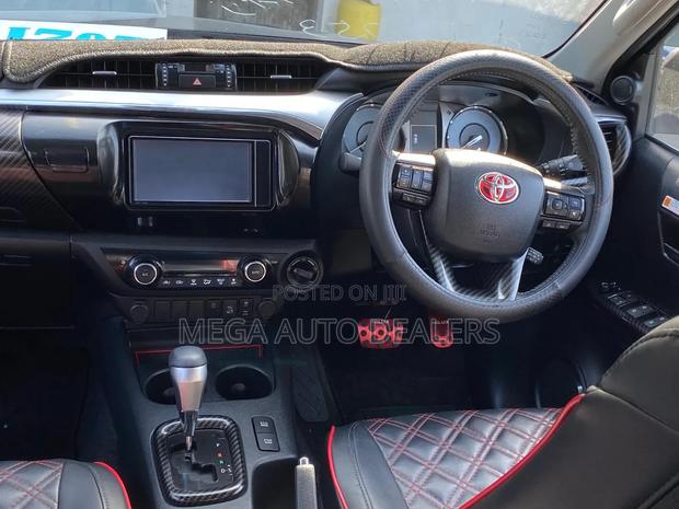 Toyota Hilux 2021 Black