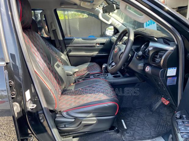Toyota Hilux 2021 Black